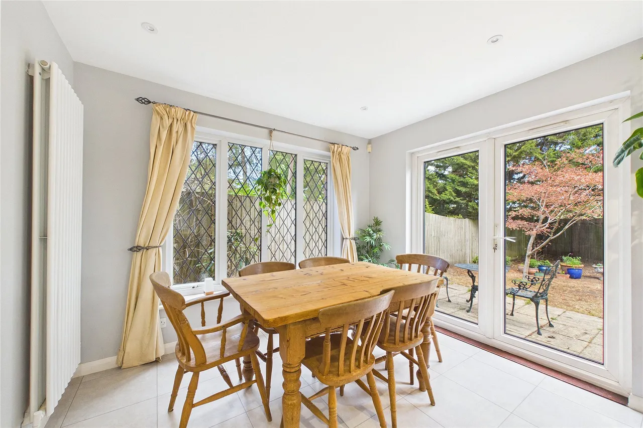 Butler Road, Bagshot, GU19, photo 5