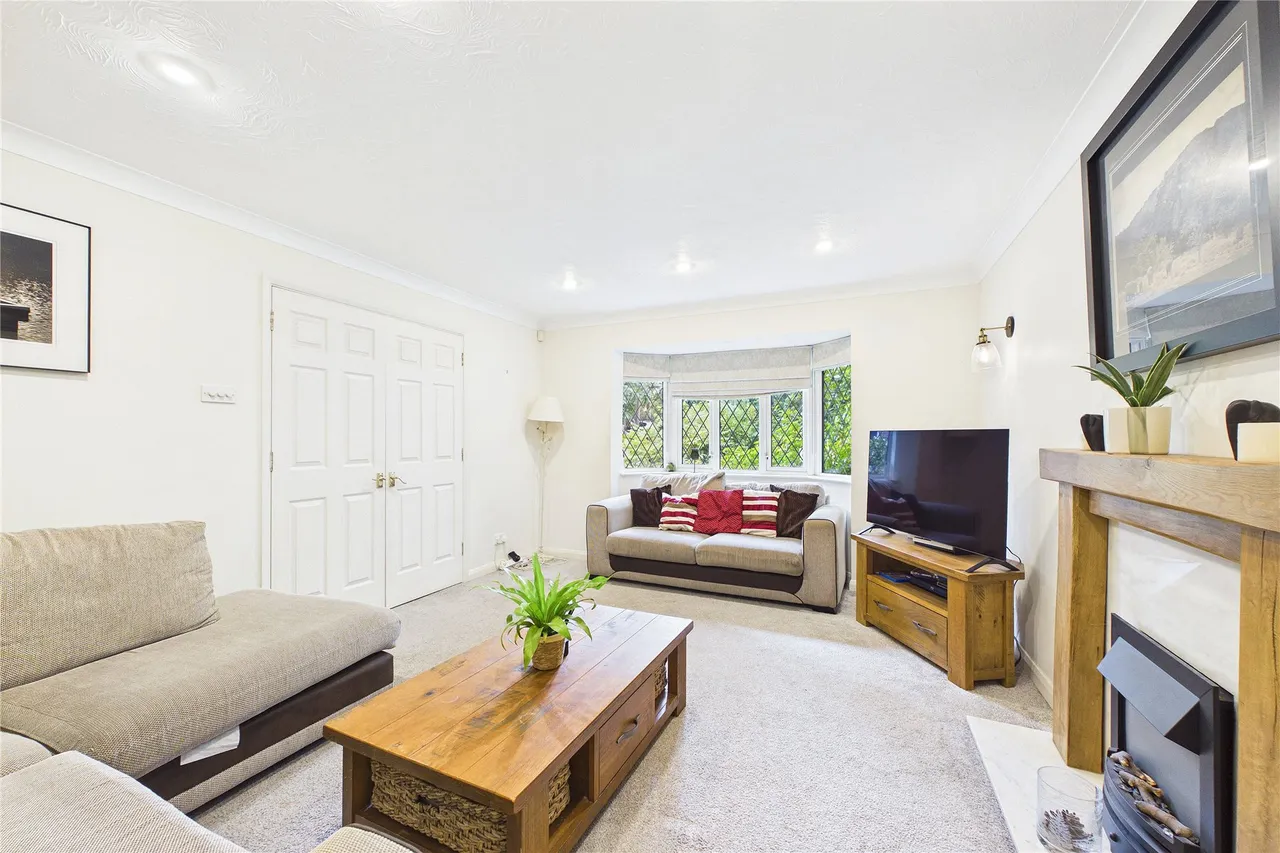 Butler Road, Bagshot, GU19, photo 6