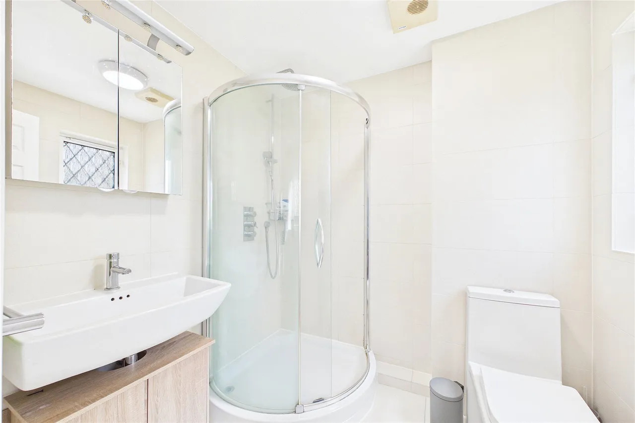 Butler Road, Bagshot, GU19, photo 12
