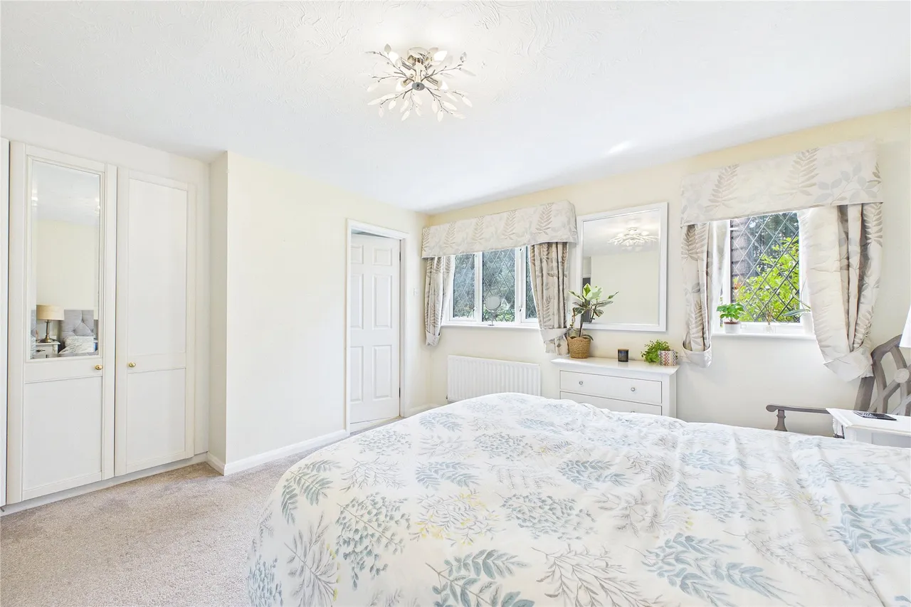 Butler Road, Bagshot, GU19, photo 11