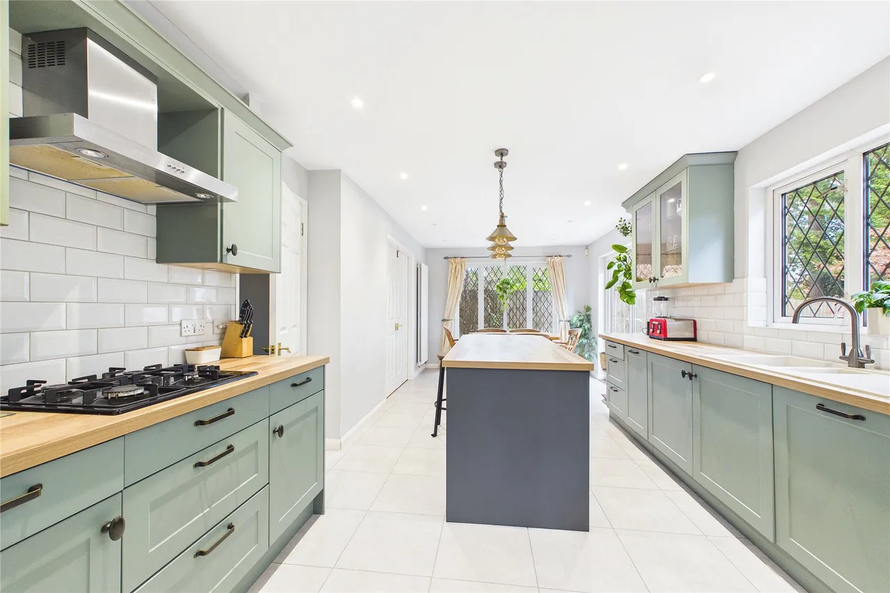Butler Road, Bagshot, GU19, photo 4