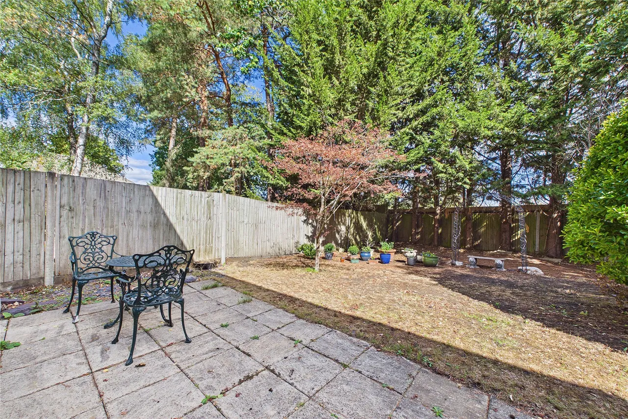 Butler Road, Bagshot, GU19, photo 17