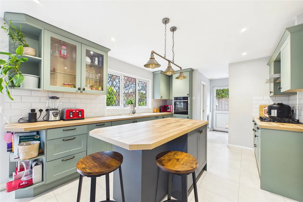 Butler Road, Bagshot, GU19, photo 3