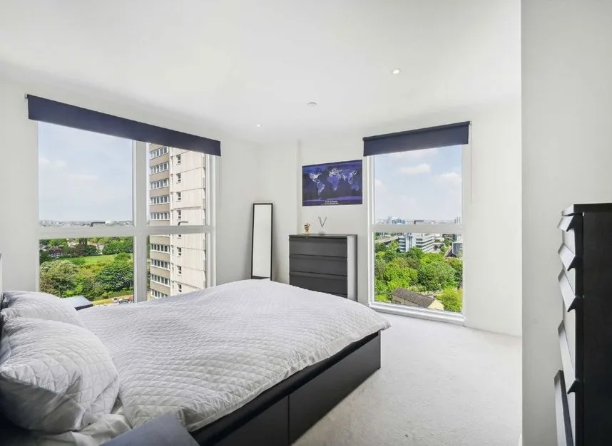 Pump House Crescent, Brentford, TW8, photo 4