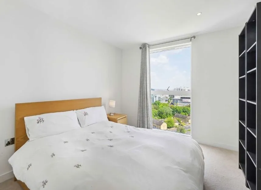Pump House Crescent, Brentford, TW8, photo 5