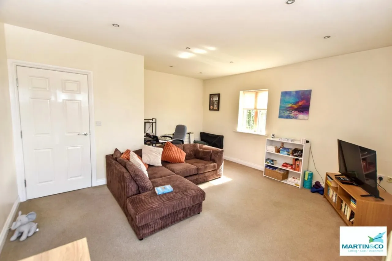 Weavers Court, Hinckley, photo 7
