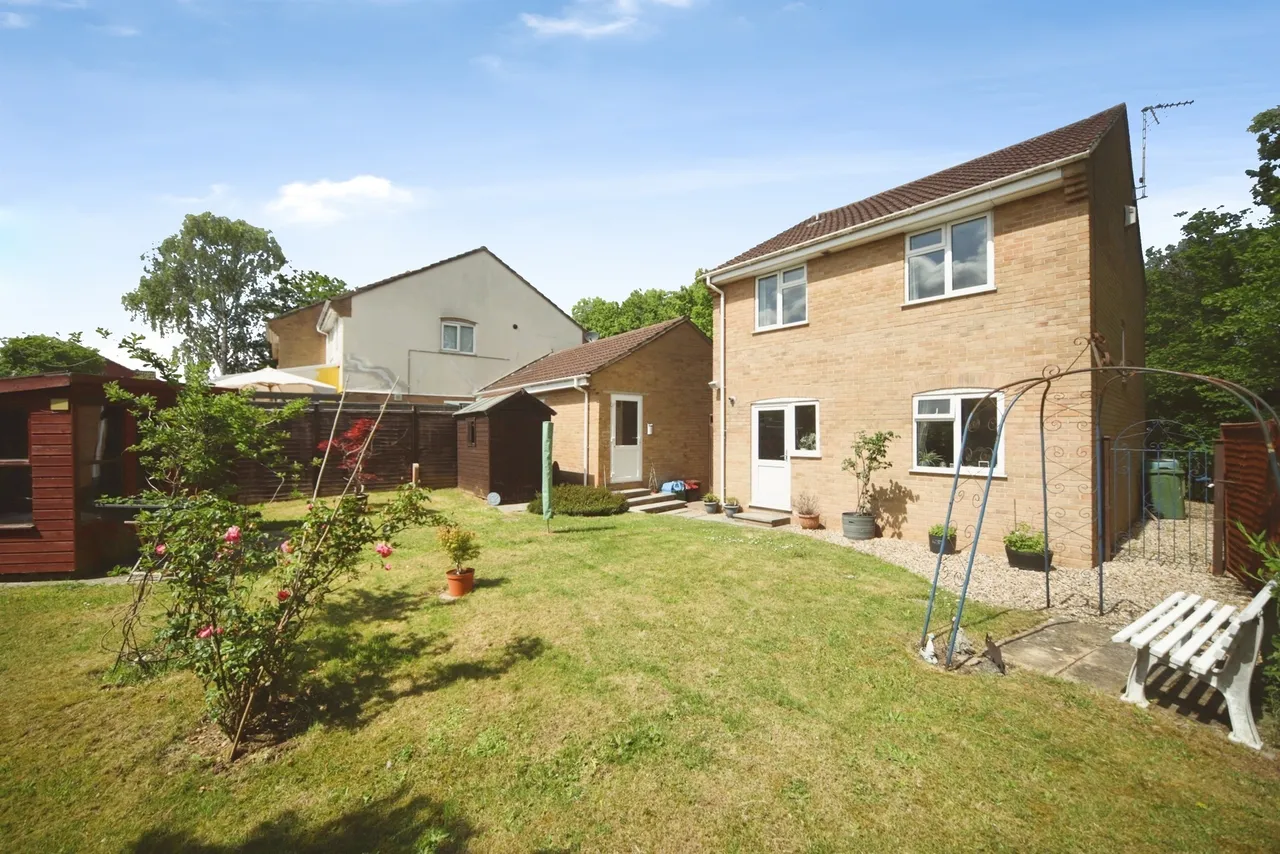 Derwent Grove, Taunton, photo 4