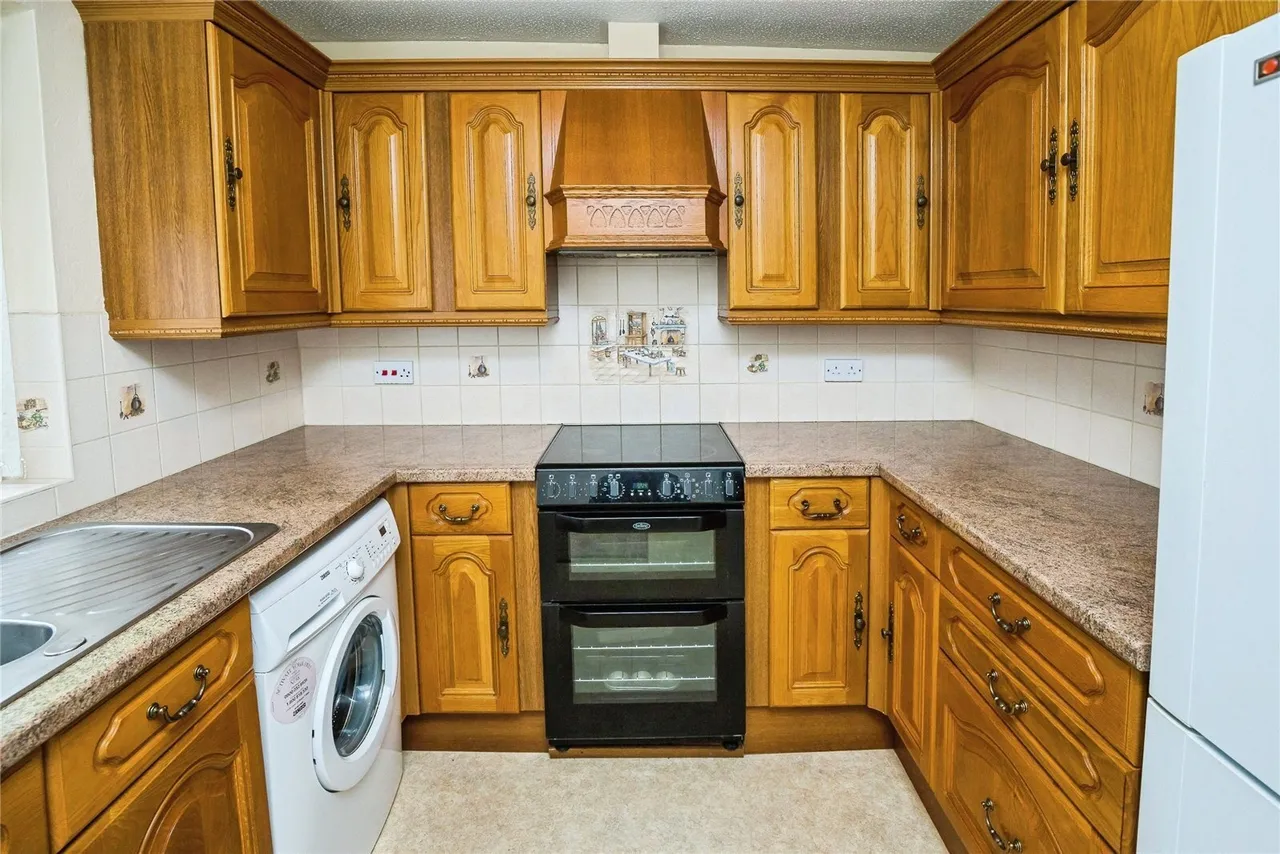 Ffordd Cynan, Borras, LL12, photo 5