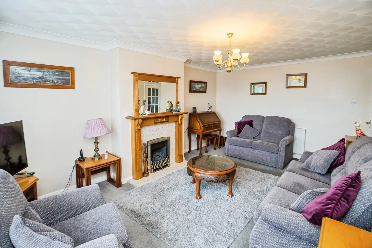 Ffordd Cynan, Borras, LL12, photo 4