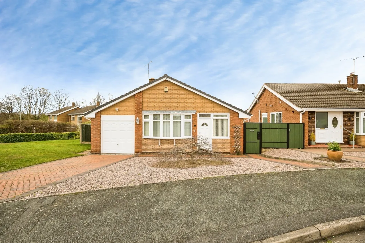 3 bed house for sale, Ffordd Cynan, Borras, LL12