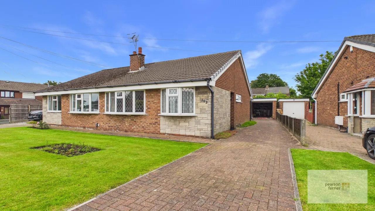 2 bed house for sale — Leyton Drive, Bury, BL9 9TS