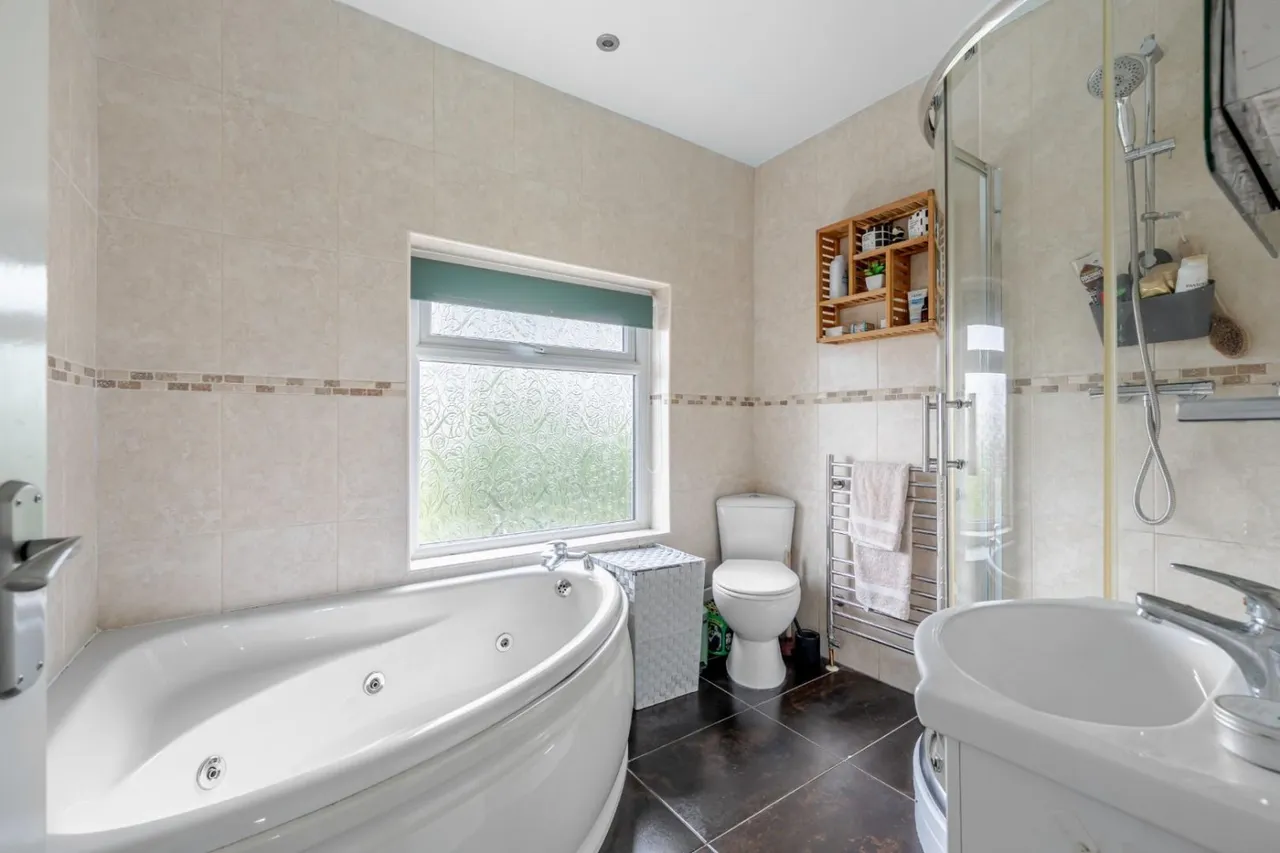 Lyndon Crescent, Bramham, LS23, photo 13