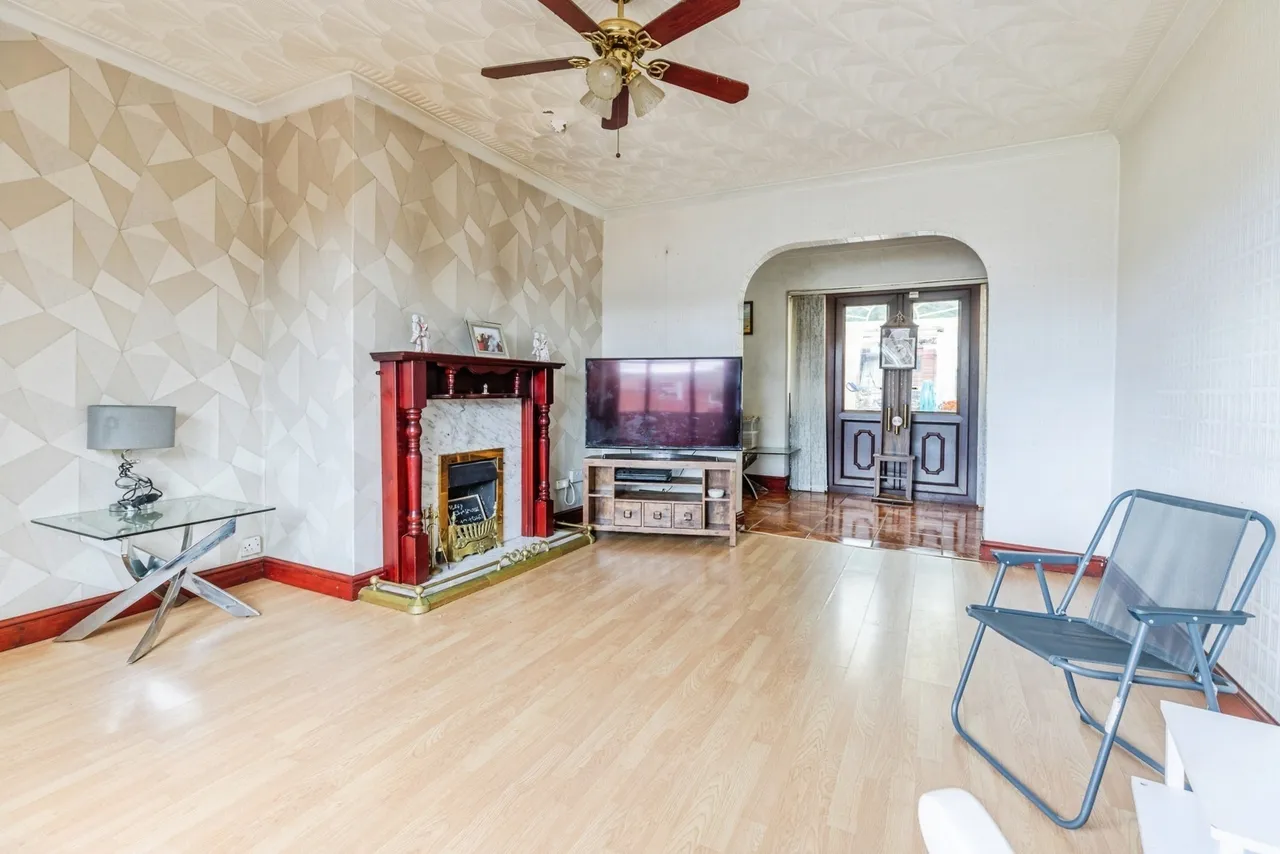 Lytham Drive, Heywood, OL10, photo 2