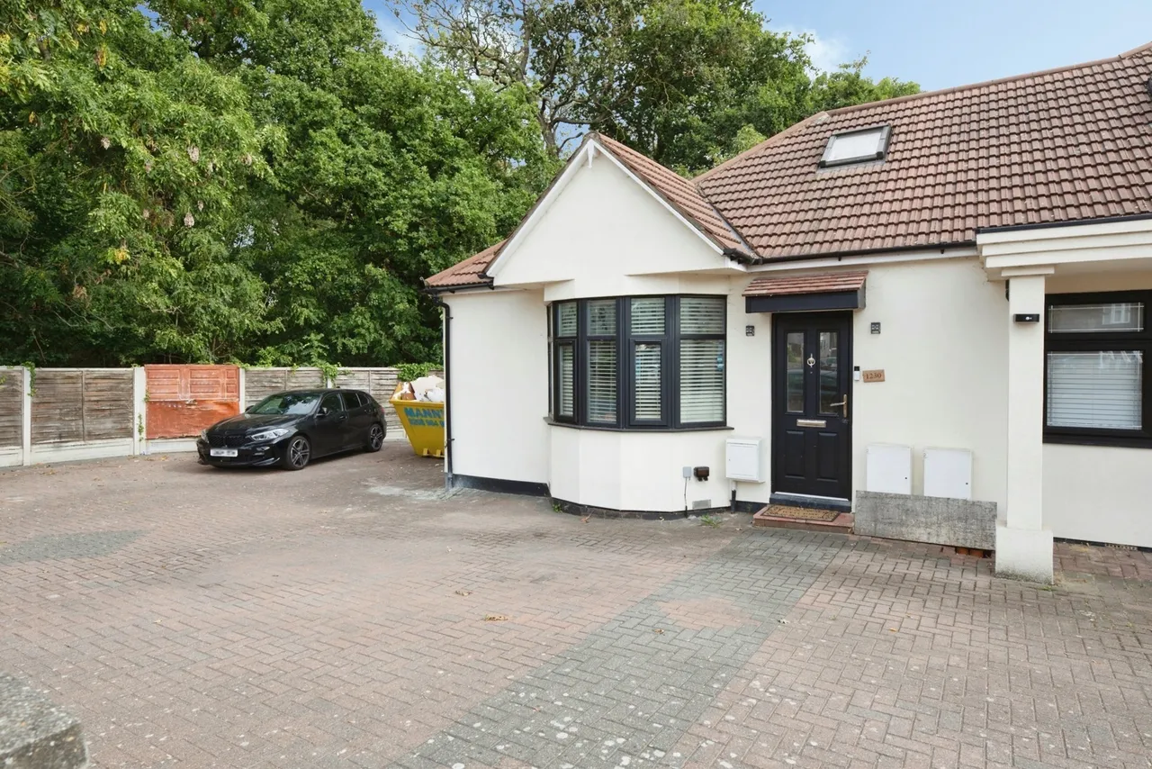 Eastern Avenue, ILFORD, Essex, IG2, photo 2