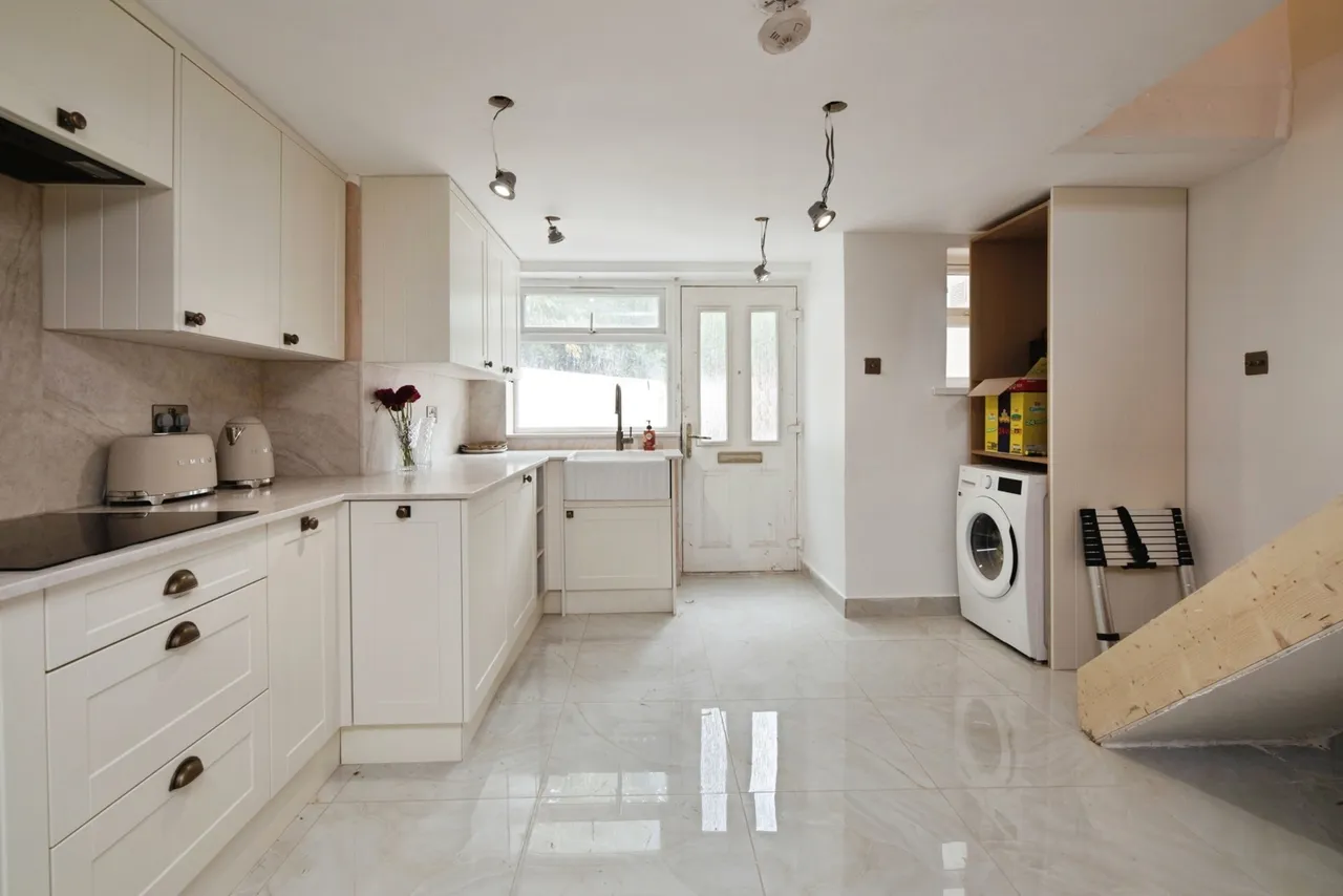Eastern Avenue, ILFORD, Essex, IG2, photo 8