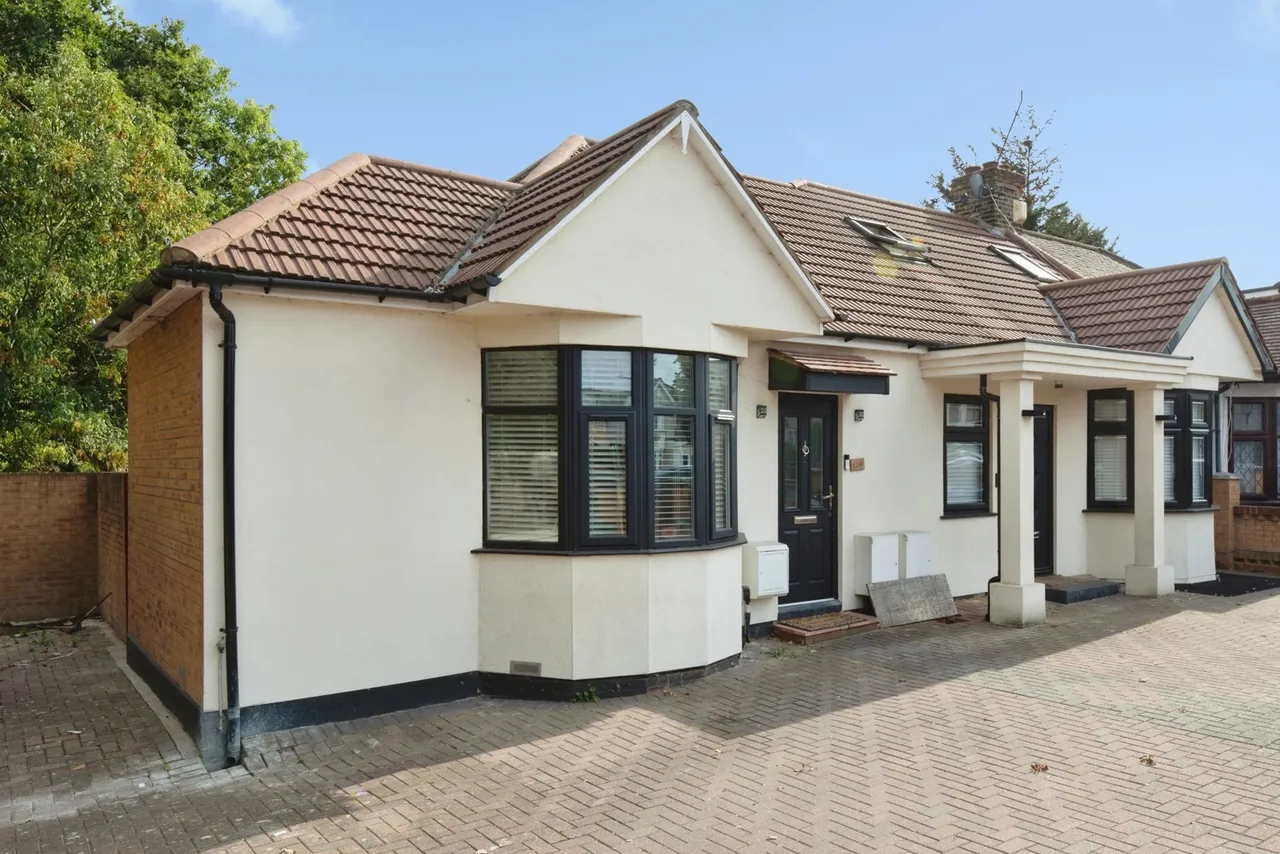 2 bed house for sale — Eastern Avenue, ILFORD, Essex, IG2