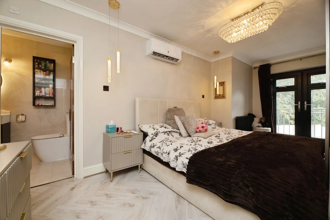 Eastern Avenue, ILFORD, Essex, IG2, photo 5