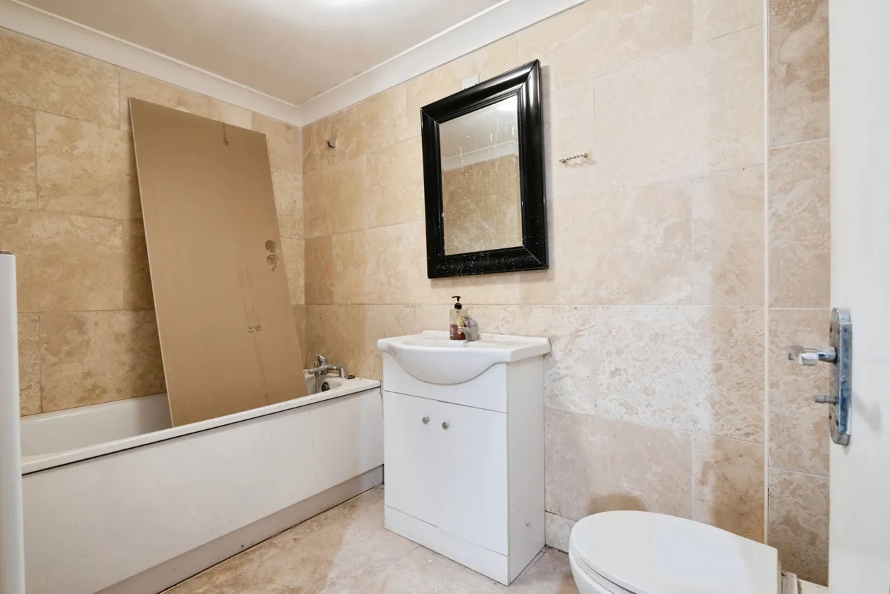 Eastern Avenue, ILFORD, Essex, IG2, photo 12