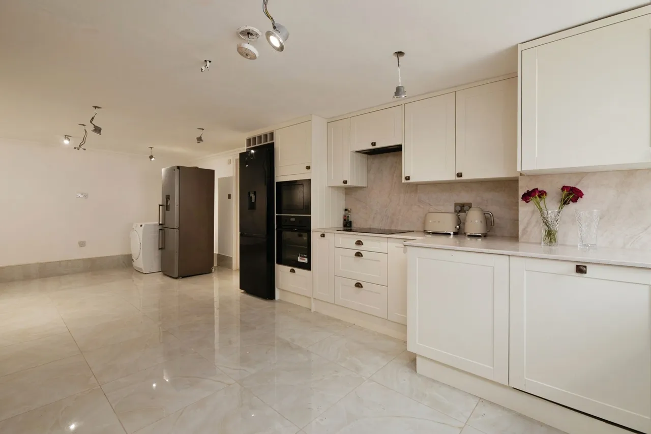 Eastern Avenue, ILFORD, Essex, IG2, photo 10