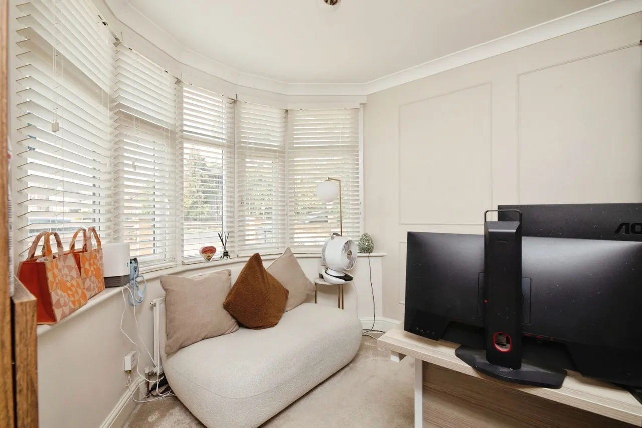 Eastern Avenue, ILFORD, Essex, IG2, photo 6