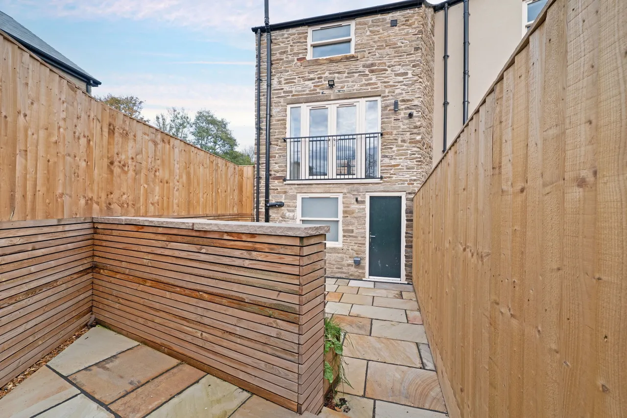 2 bed house to rent — Buxton Road, Whaley Bridge