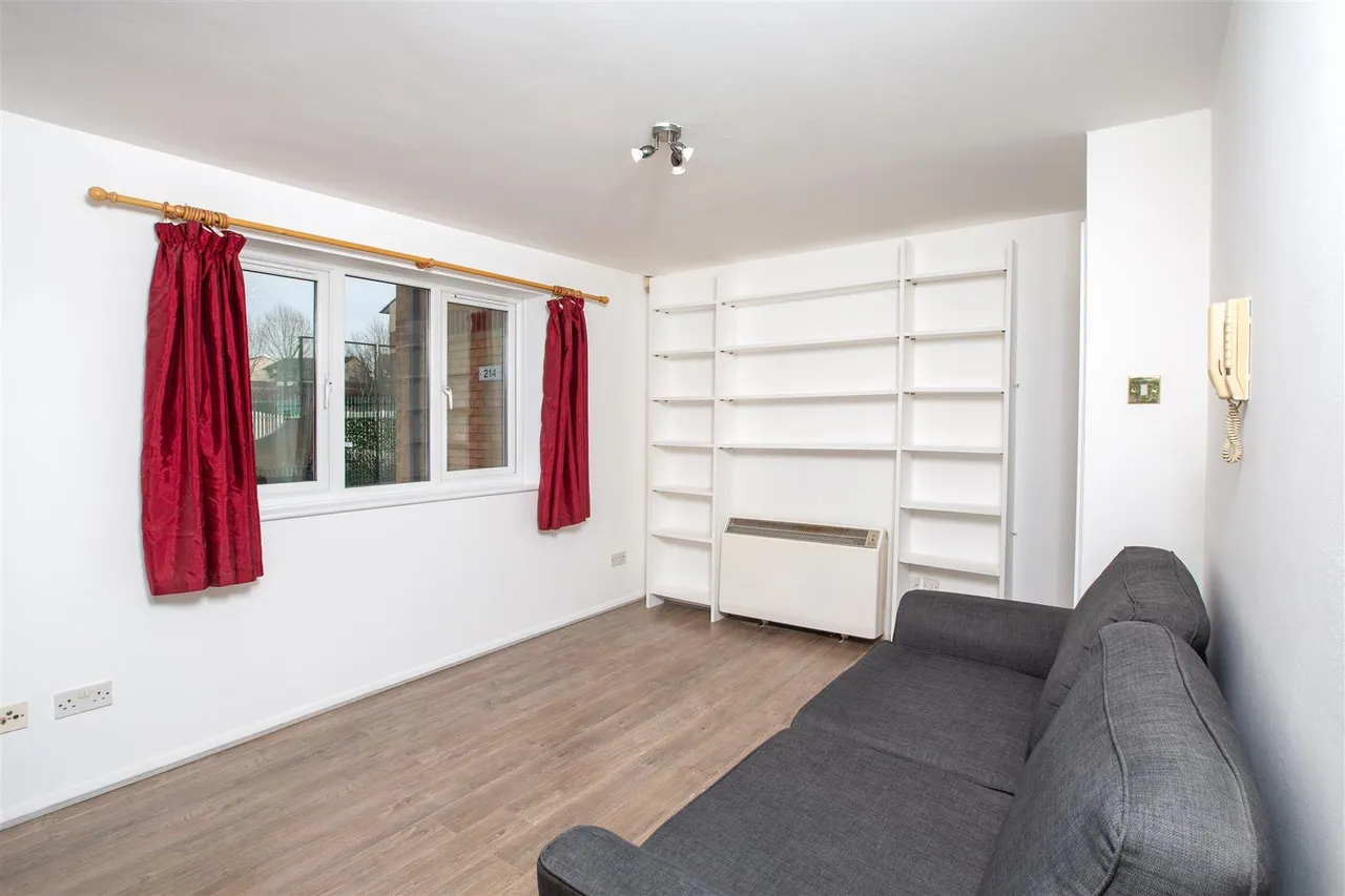 flat to rent — 214 Westferry Road, London, E14 3RR