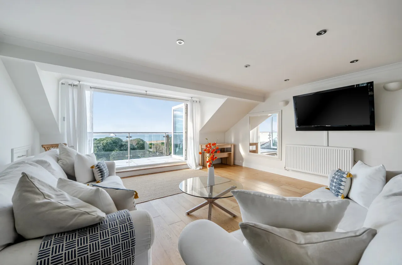 2 bed flat for sale, South Parade, Southsea, PO5