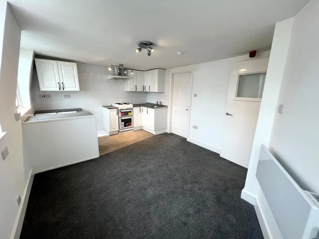 1 bed flat to rent, East Street- Close, To Weymouth Beach, DT4