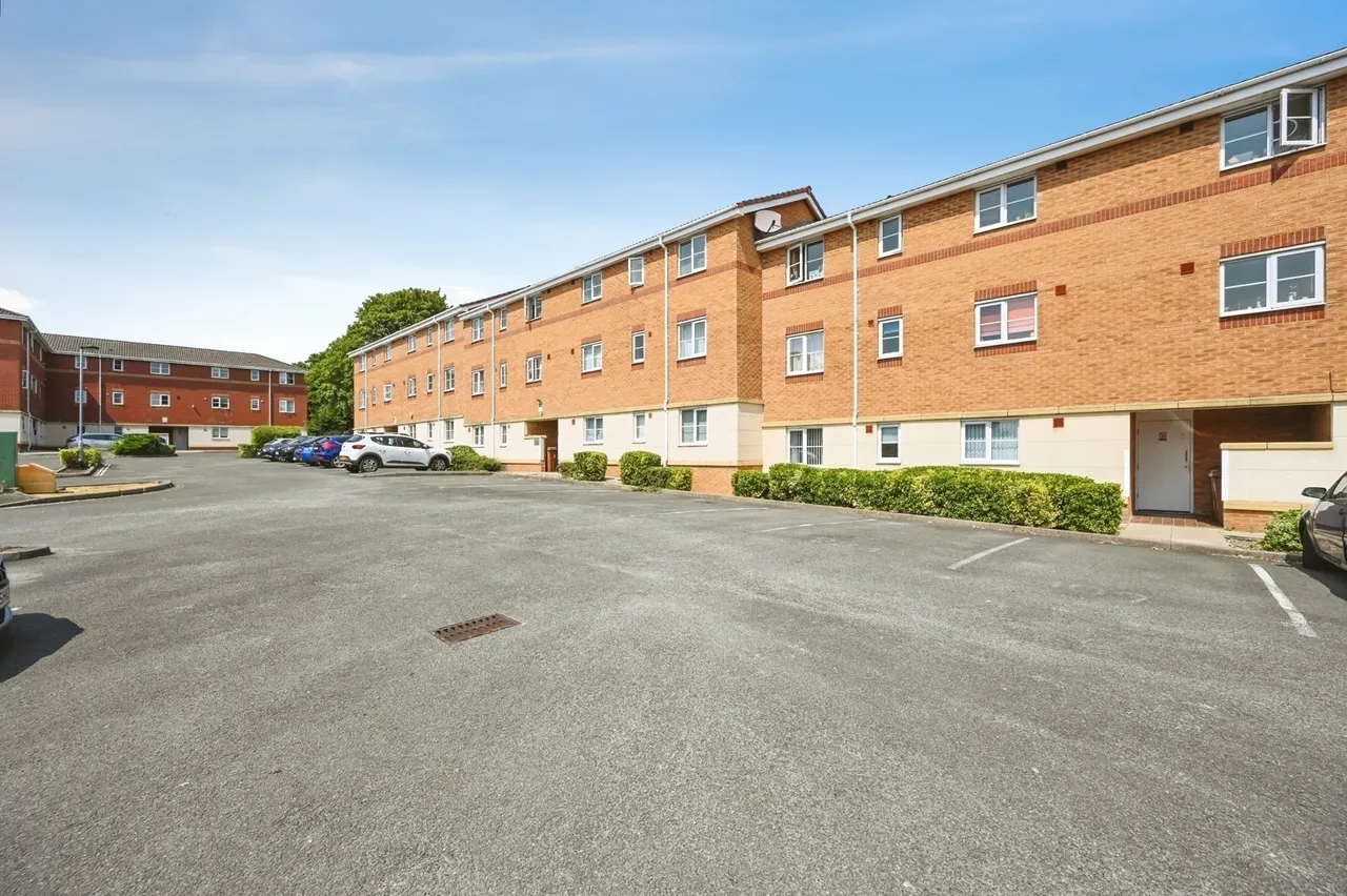 2 bed flat for sale — Newton Road, St. Helens, Merseyside, WA9
