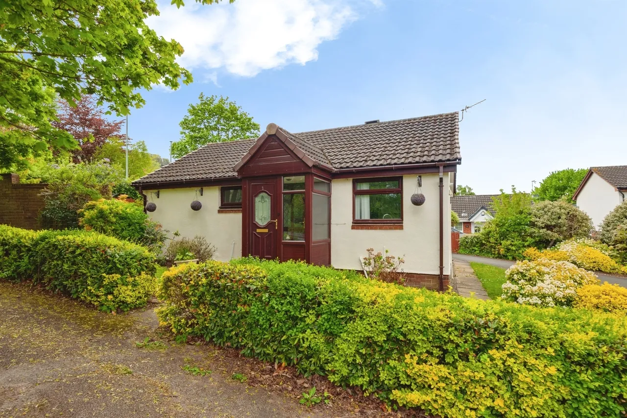 2 bed house for sale — Plovers Lane, Helsby, Frodsham