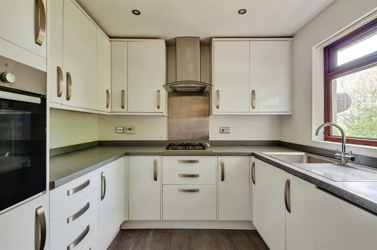 Plovers Lane, Helsby, Frodsham, photo 4