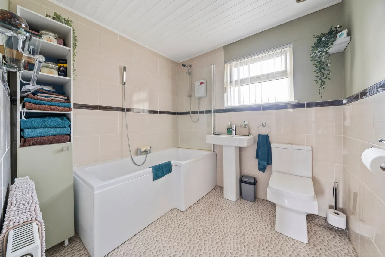 Warrington Road, Leigh, WN7, photo 12