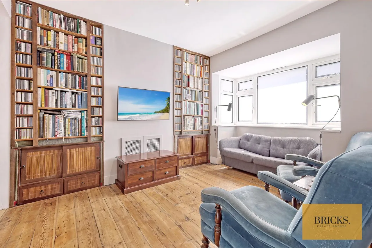 3 bed house for sale — Cann Hall Road, London, E11 3NH