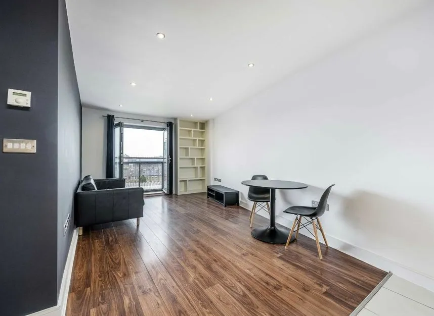 Plumbers Row, Aldgate, E1, photo 5