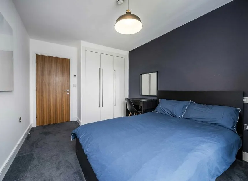 Plumbers Row, Aldgate, E1, photo 4
