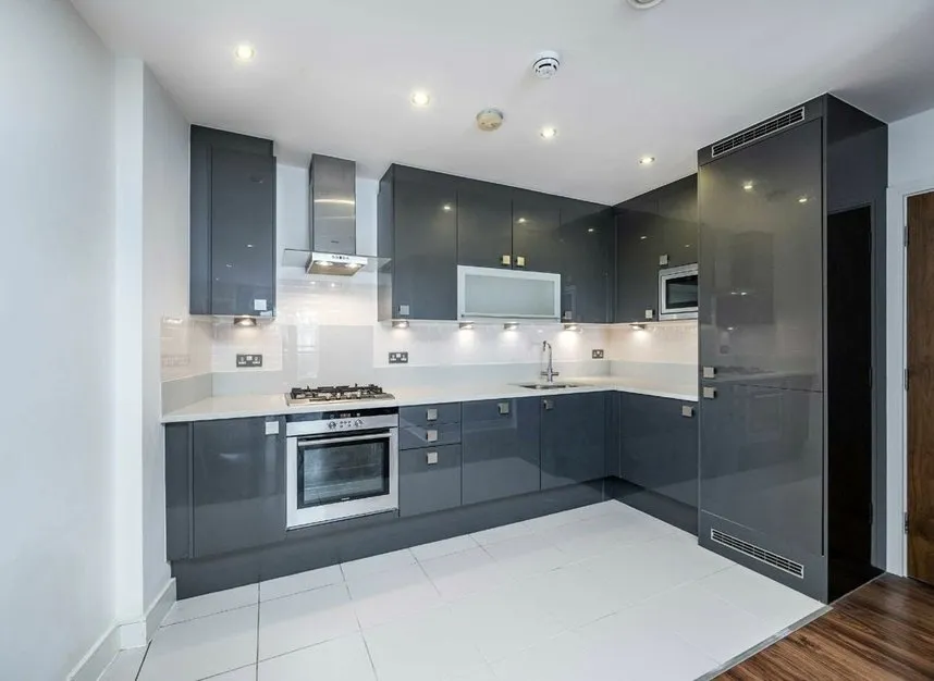 Plumbers Row, Aldgate, E1, photo 3