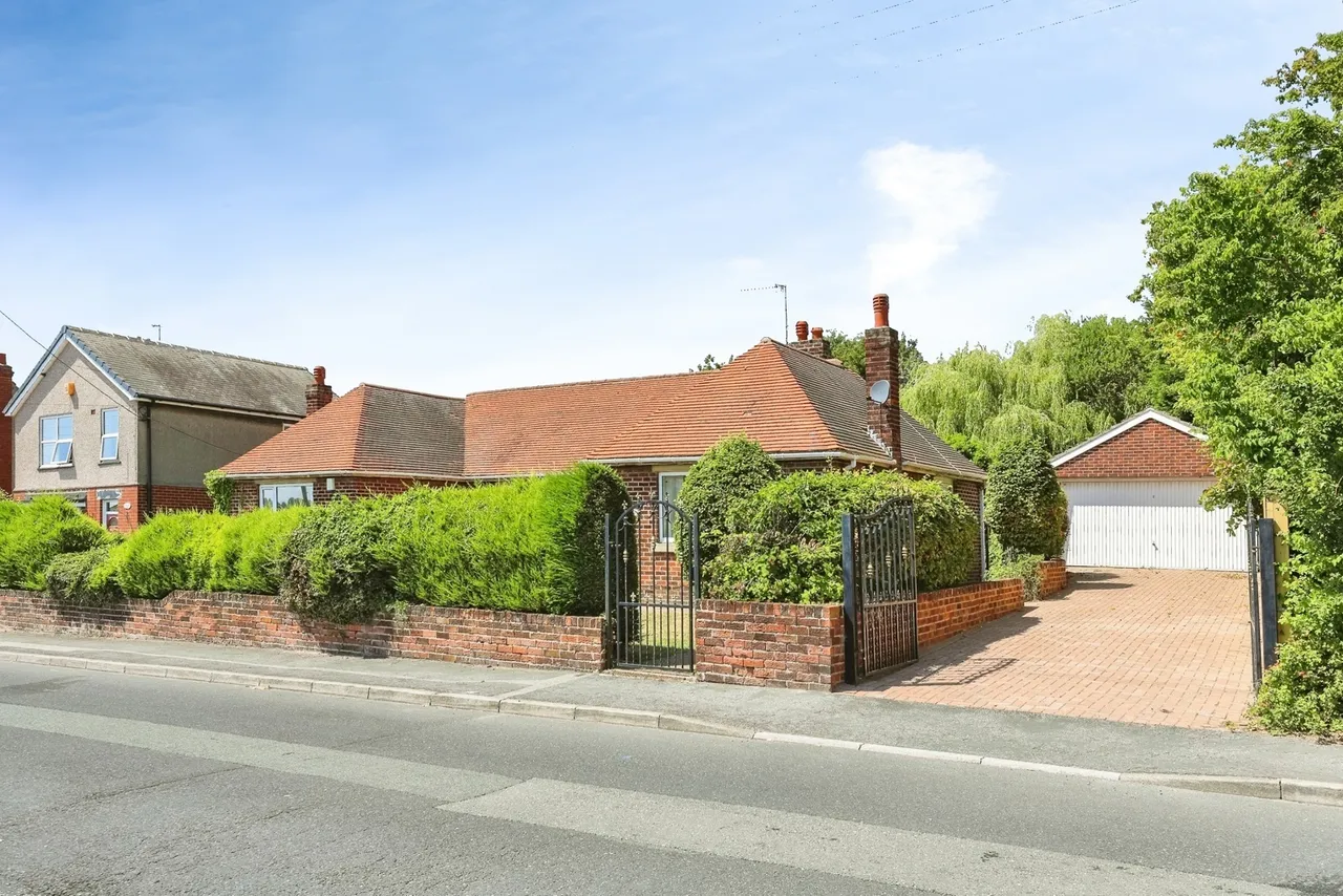 3 bed house for sale — Broad Carr Road, BARNSLEY, South Yorkshire, S74