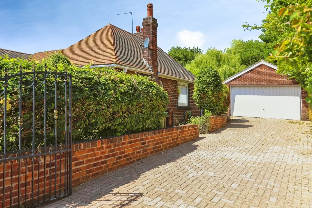 Broad Carr Road, BARNSLEY, South Yorkshire, S74, photo 14