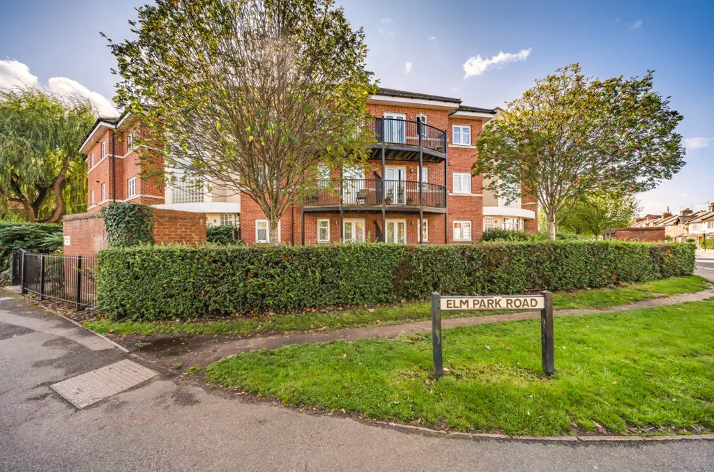 2 bed flat for sale, Elm Park Road, Pinner, HA5