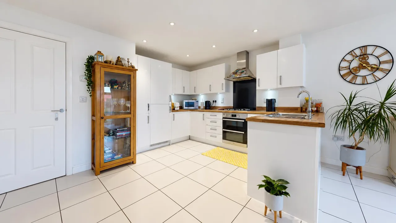 Simford Way, Whitehouse, photo 4