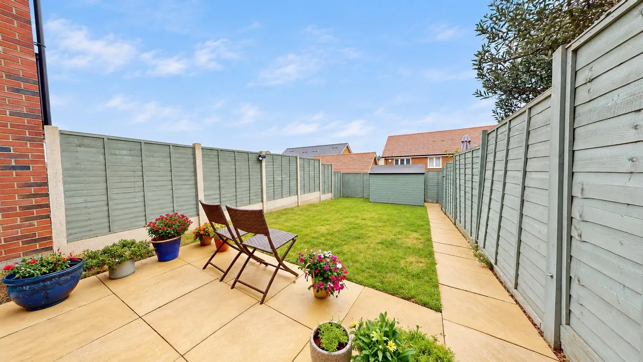 Simford Way, Whitehouse, photo 2