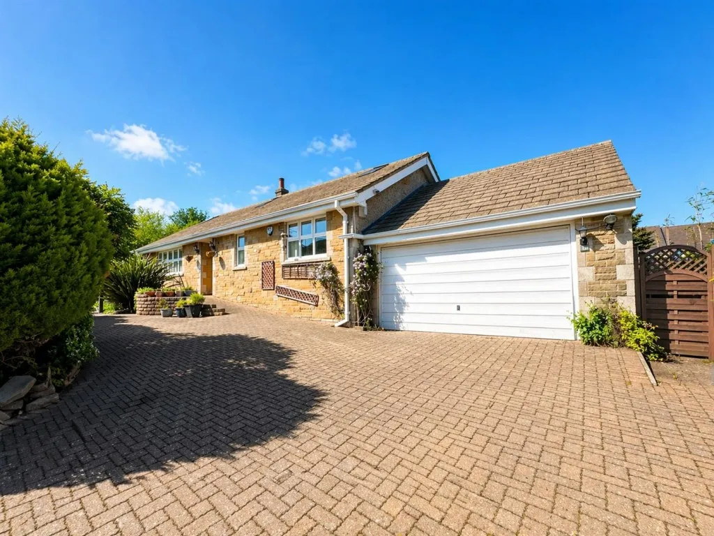 3 bed house for sale, Robin Close, Eccleshill