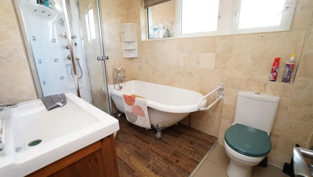 Robin Close, Eccleshill, photo 17