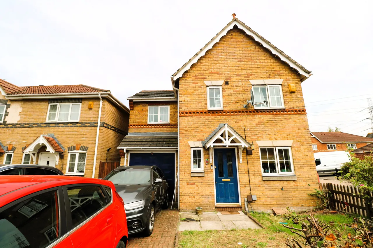 3 bed house for sale — Keel Close, Barking, Essex, IG11 0XR