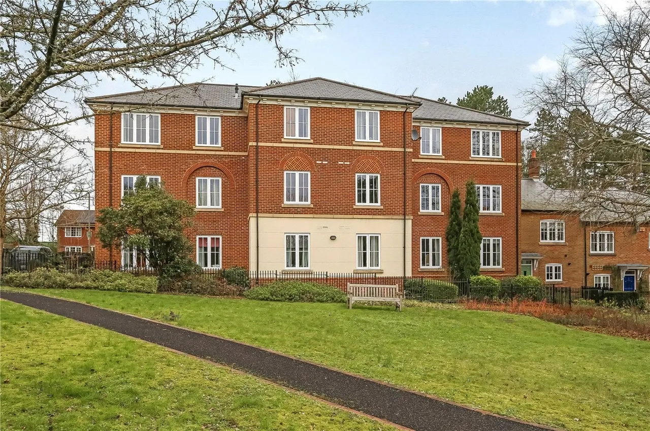 2 bed flat to rent — Braemore Court, Marnhull Rise, Winchester, SO22