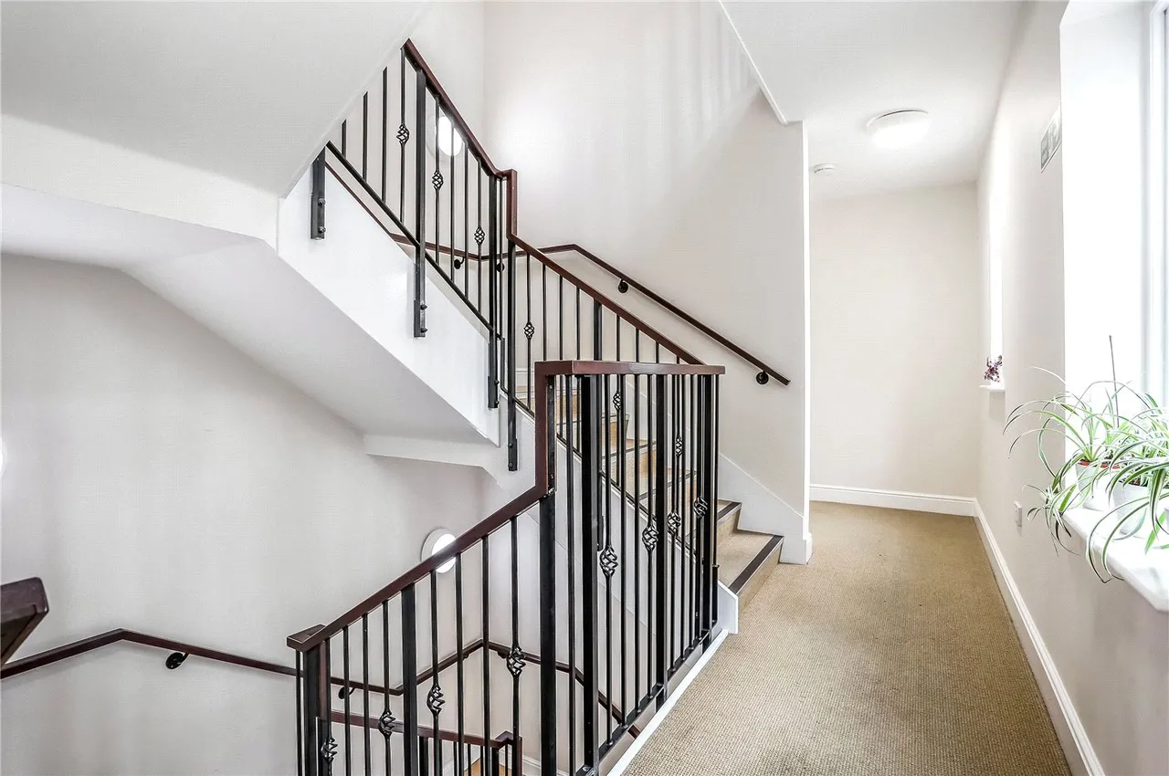 Braemore Court, Marnhull Rise, Winchester, SO22, photo 9