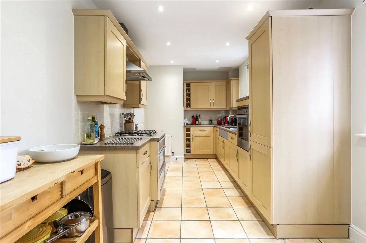 Braemore Court, Marnhull Rise, Winchester, SO22, photo 2