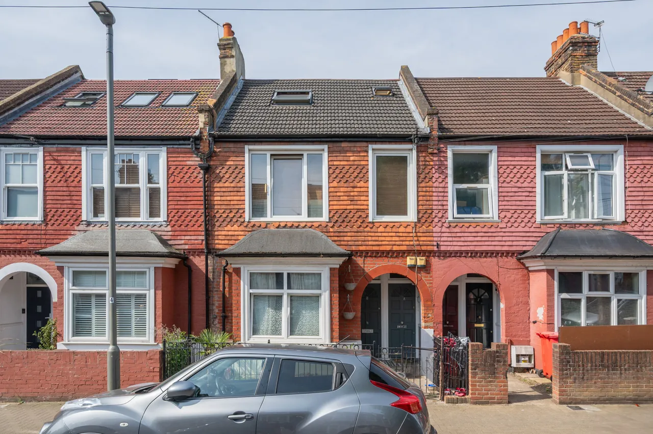 2 bed flat to rent, London, SW16