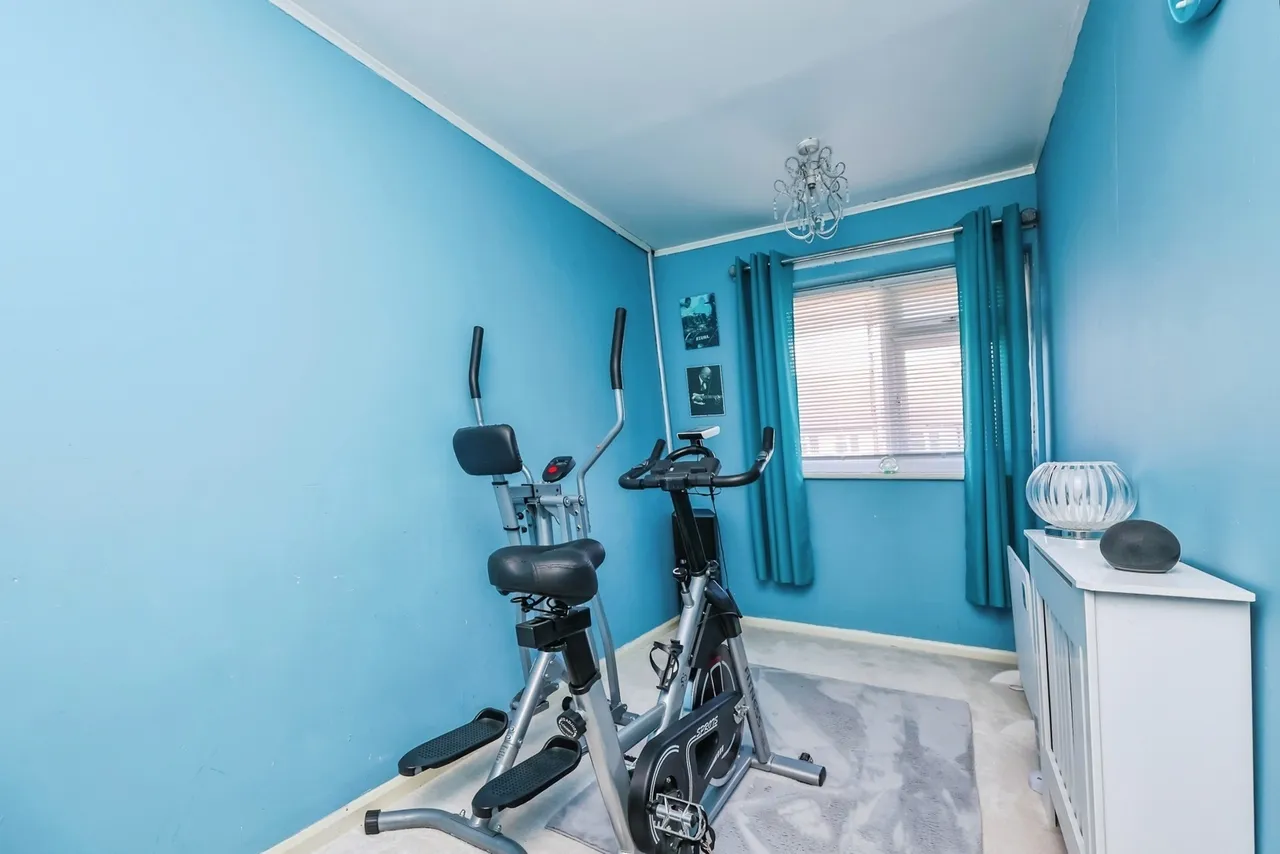 Listowel Crescent, Clifton, Nottingham, NG11, photo 16