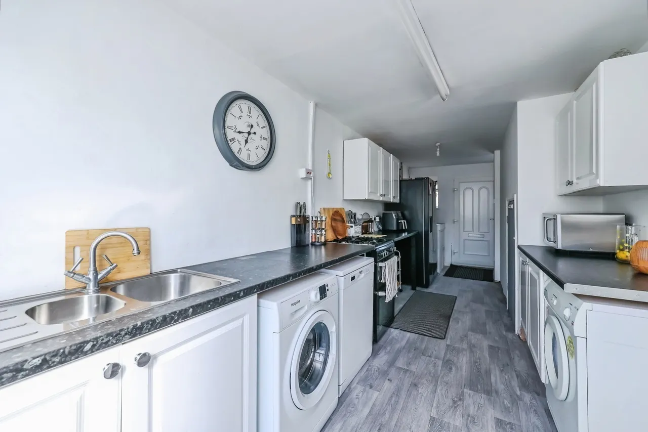 Listowel Crescent, Clifton, Nottingham, NG11, photo 6